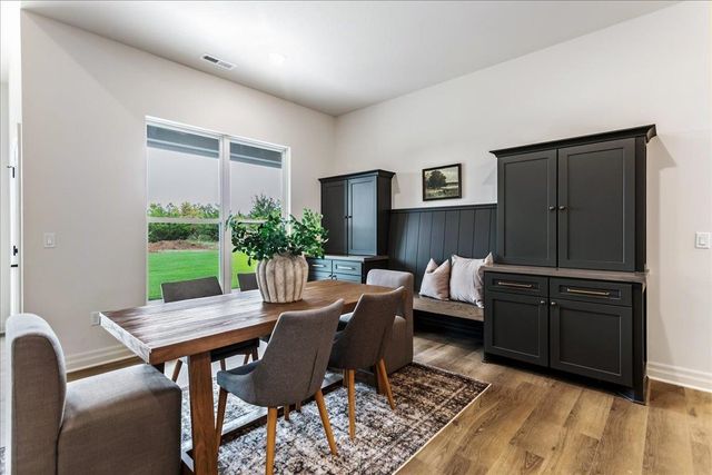 240 S Cedar Hill Boulevard, Valley Center, KS 67147