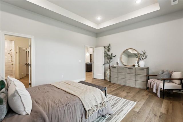 240 S Cedar Hill Boulevard, Valley Center, KS 67147