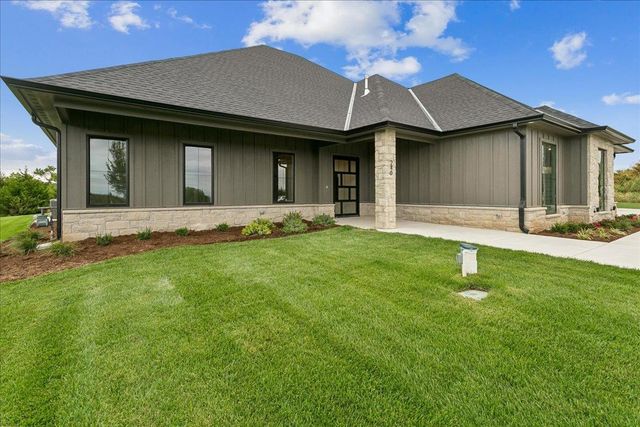 240 S Cedar Hill Boulevard, Valley Center, KS 67147