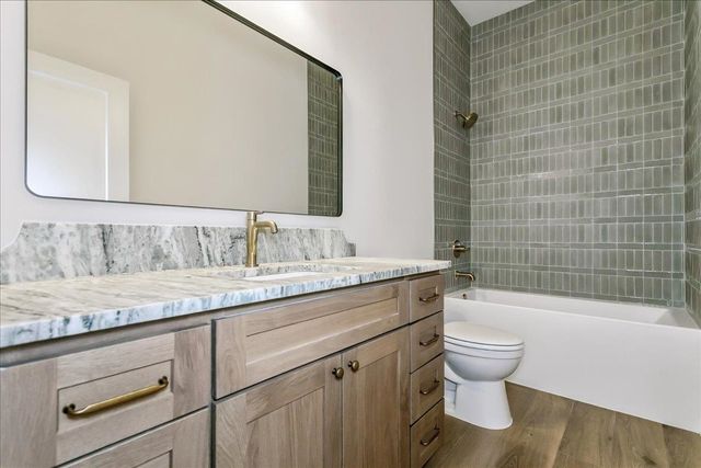 240 S Cedar Hill Boulevard, Valley Center, KS 67147
