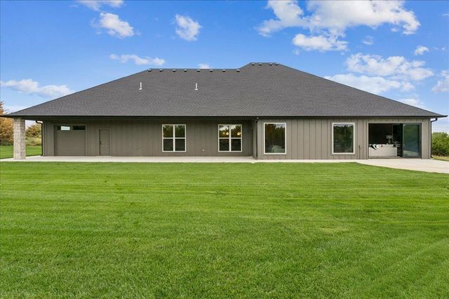 240 S Cedar Hill Boulevard, Valley Center, KS 67147