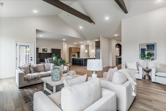 240 S Cedar Hill Boulevard, Valley Center, KS 67147