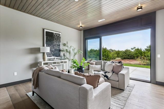 240 S Cedar Hill Boulevard, Valley Center, KS 67147