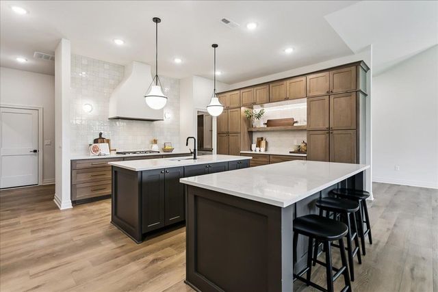 240 S Cedar Hill Boulevard, Valley Center, KS 67147