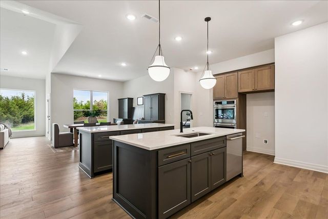 240 S Cedar Hill Boulevard, Valley Center, KS 67147