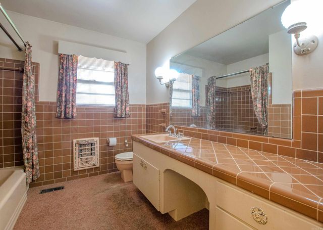 12 Wingate Dr, Little Rock, AR 72205