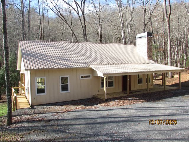 175 Broadtree Branch Drive, Hayesville, NC 28904