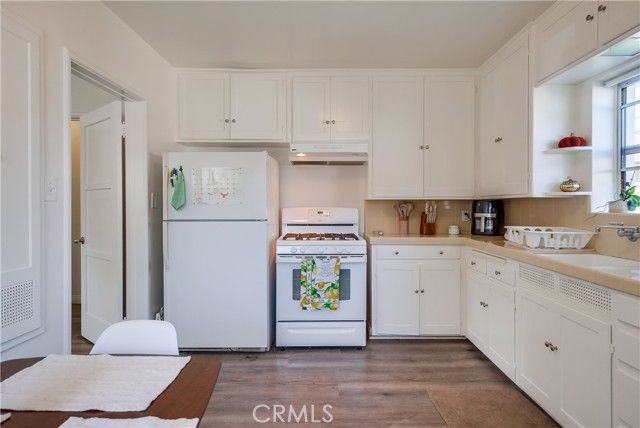 2709 E Van Buren, Long Beach, CA 90810