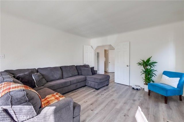 2709 E Van Buren, Long Beach, CA 90810