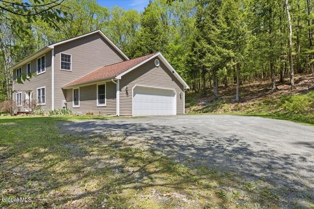 674 Momrow Road, Sand Lake, NY 12153