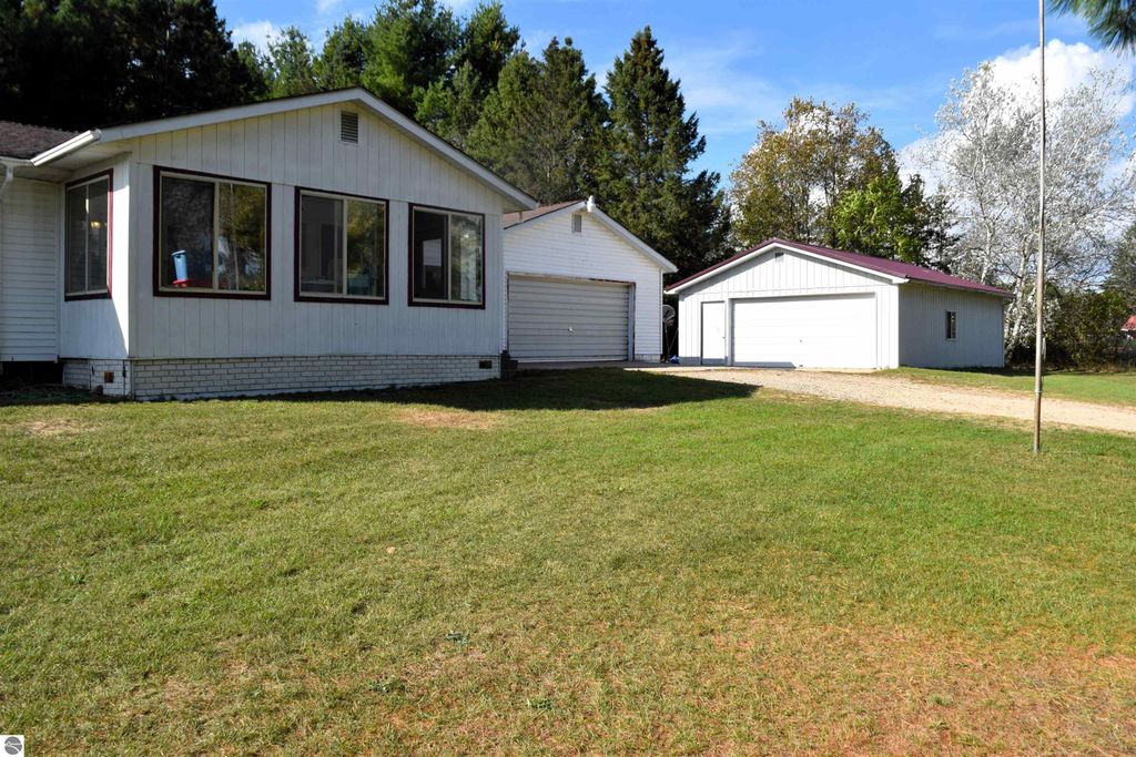 11015 75th Avenue, Mecosta, MI 49332