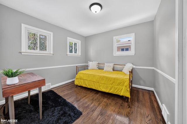 21951 Parklawn Street, Oak Park, MI 48237