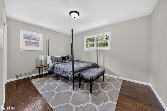 21951 Parklawn Street, Oak Park, MI 48237