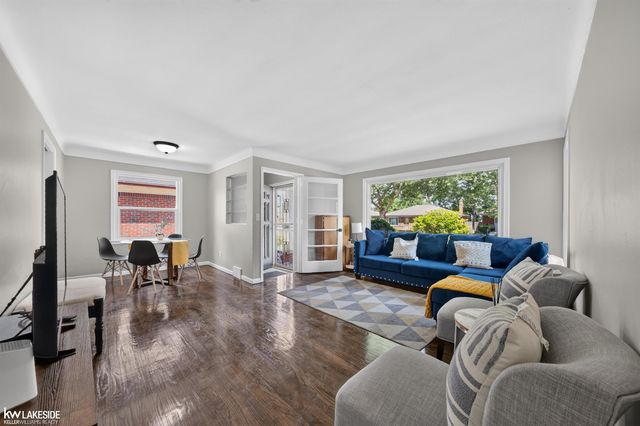 21951 Parklawn Street, Oak Park, MI 48237