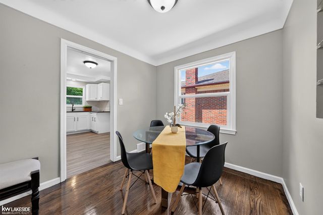 21951 Parklawn Street, Oak Park, MI 48237