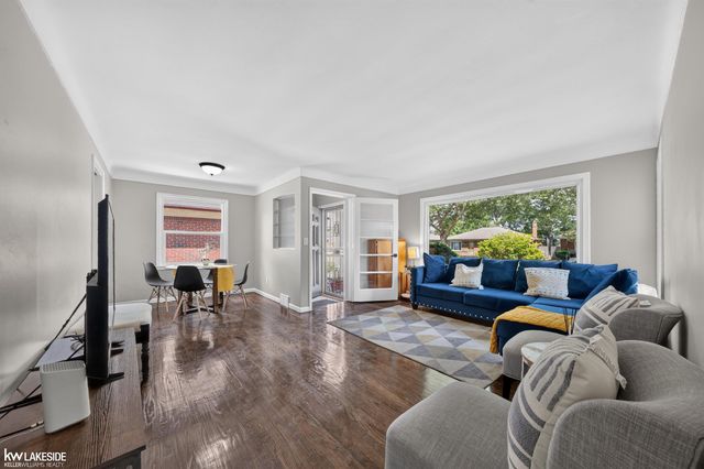 21951 Parklawn Street, Oak Park, MI 48237