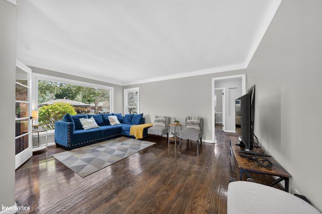 21951 Parklawn Street, Oak Park, MI 48237
