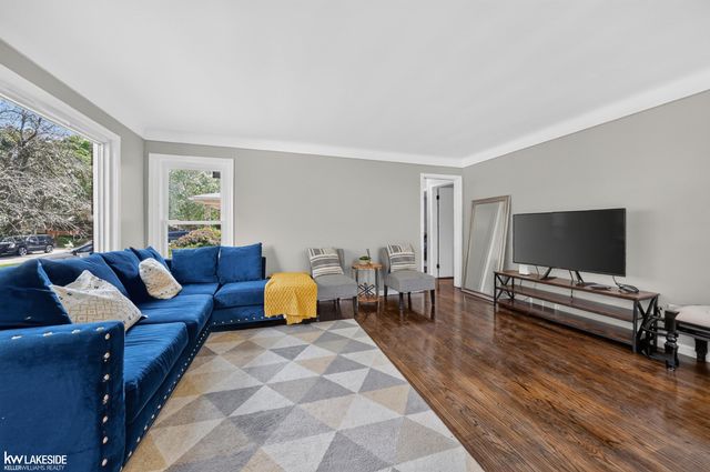 21951 Parklawn Street, Oak Park, MI 48237