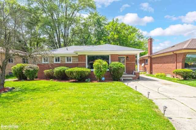 21951 Parklawn Street, Oak Park, MI 48237