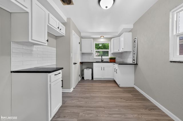 21951 Parklawn Street, Oak Park, MI 48237