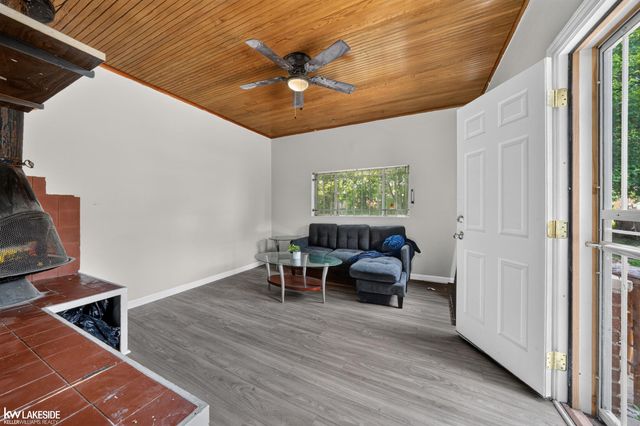 21951 Parklawn Street, Oak Park, MI 48237