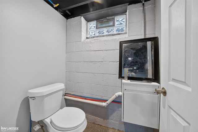 21951 Parklawn Street, Oak Park, MI 48237