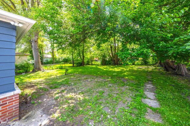 21951 Parklawn Street, Oak Park, MI 48237