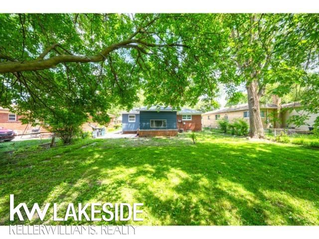 21951 Parklawn Street, Oak Park, MI 48237