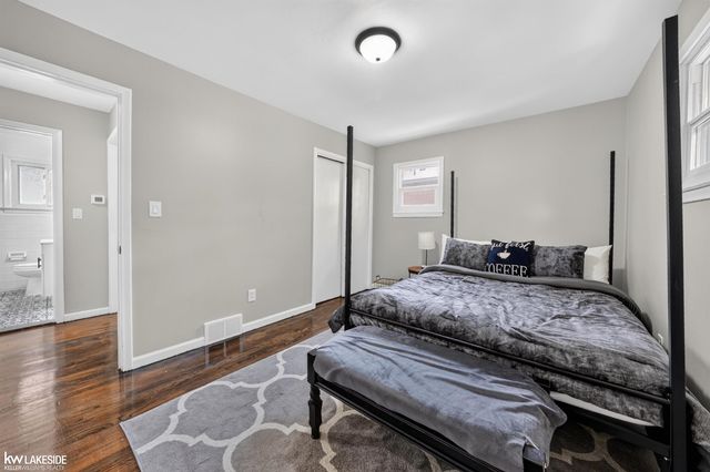 21951 Parklawn Street, Oak Park, MI 48237