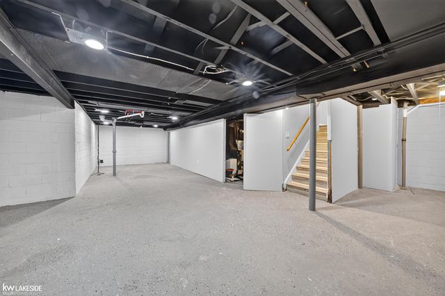 21951 Parklawn Street, Oak Park, MI 48237
