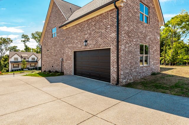 339 Raintree Dr, Hendersonville, TN 37075