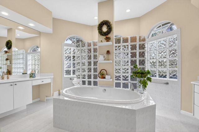 10305 Avenida Del Rio, Delray Beach, FL 33446