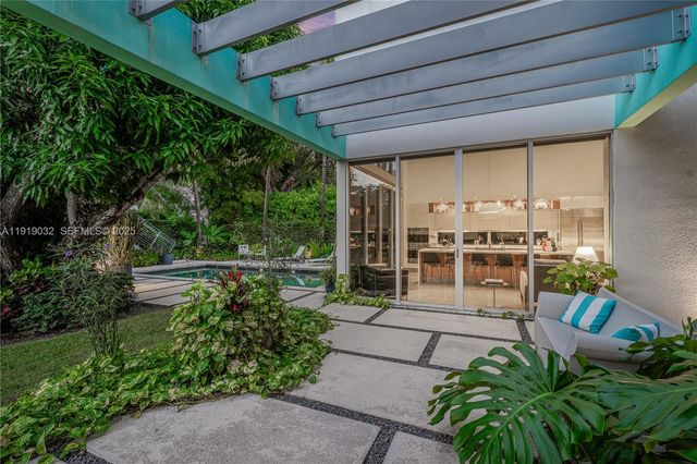 6495 SW 85th St, Miami, FL 33143