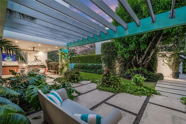 6495 SW 85th St, Miami, FL 33143