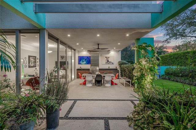 6495 SW 85th St, Miami, FL 33143