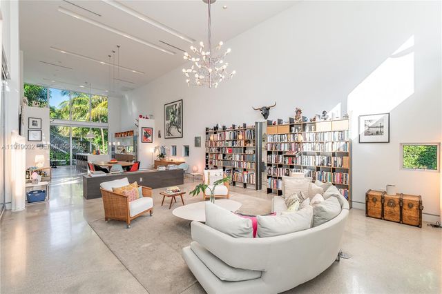 6495 SW 85th St, Miami, FL 33143