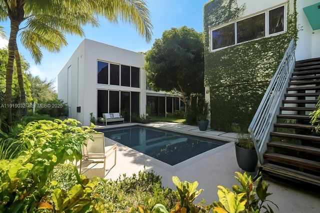 6495 SW 85th St, Miami, FL 33143