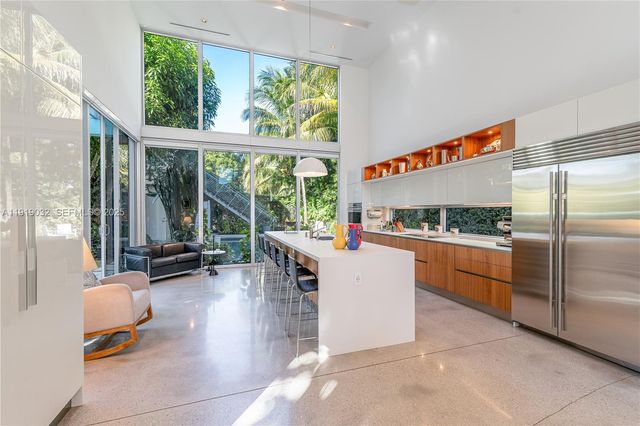 6495 SW 85th St, Miami, FL 33143