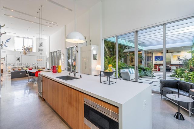 6495 SW 85th St, Miami, FL 33143