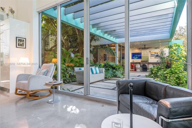 6495 SW 85th St, Miami, FL 33143