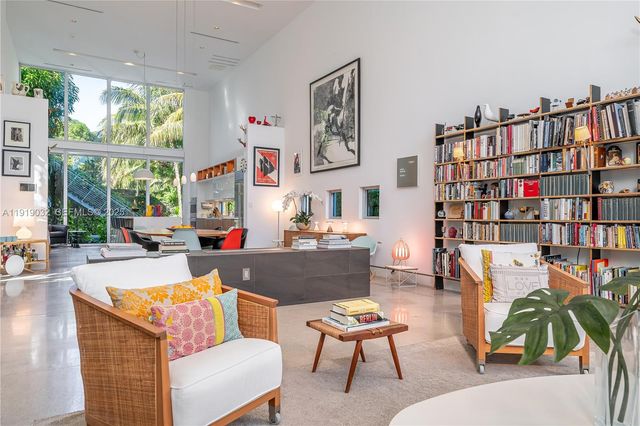 6495 SW 85th St, Miami, FL 33143