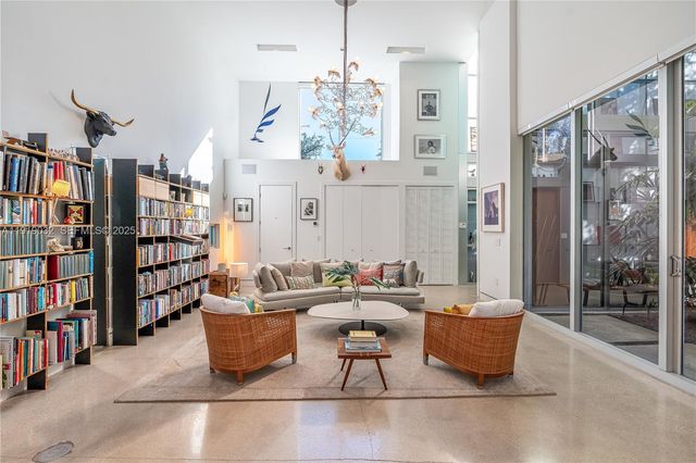 6495 SW 85th St, Miami, FL 33143