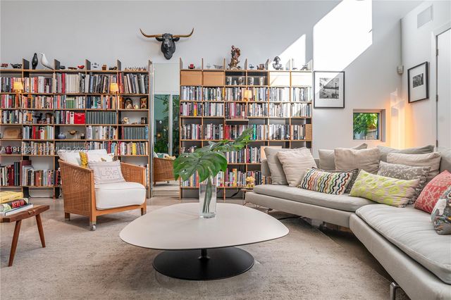 6495 SW 85th St, Miami, FL 33143