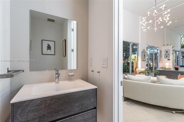 6495 SW 85th St, Miami, FL 33143