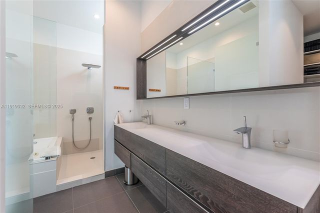 6495 SW 85th St, Miami, FL 33143