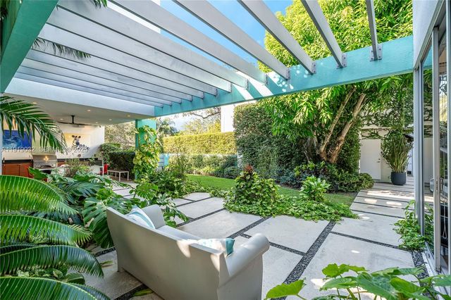 6495 SW 85th St, Miami, FL 33143