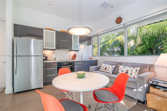 6495 SW 85th St, Miami, FL 33143