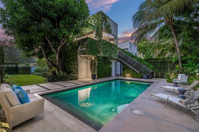 6495 SW 85th St, Miami, FL 33143