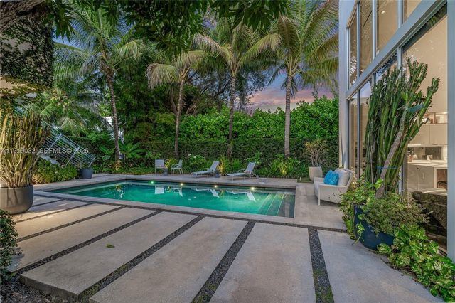 6495 SW 85th St, Miami, FL 33143