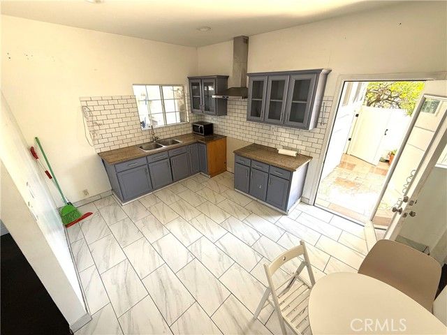 3008 W 30th Street, Los Angeles, CA 90018